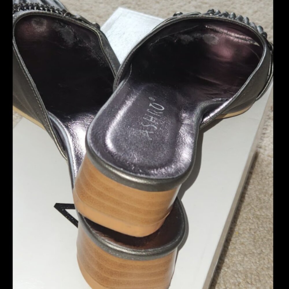 Silver Vintage Ashro Pleated Slip On Flats Size 8W - Picture 3 of 4